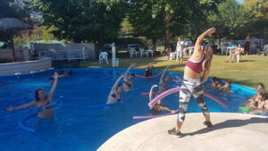 Lee más sobre el artículo Aquagym: Los beneficios de la gimnasia acuática. Por Dr. David Sznajderhaus